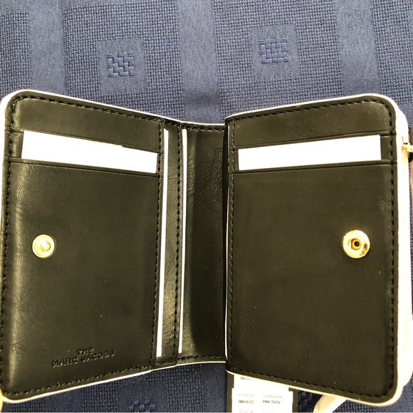 Small Marc Jacobs Wallet - Picture 3 of 6